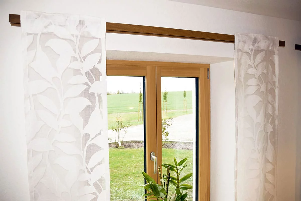 Beispiel_Vorhangstange_Eiche_mit_Edelstahl_Zweilaeufig_Tunnelvorhang_0125_3c Beispiel_Vorhangstange_Eiche_mit_Edelstahl_Zweilaeufig_Tunnelvorhang_0125_3c