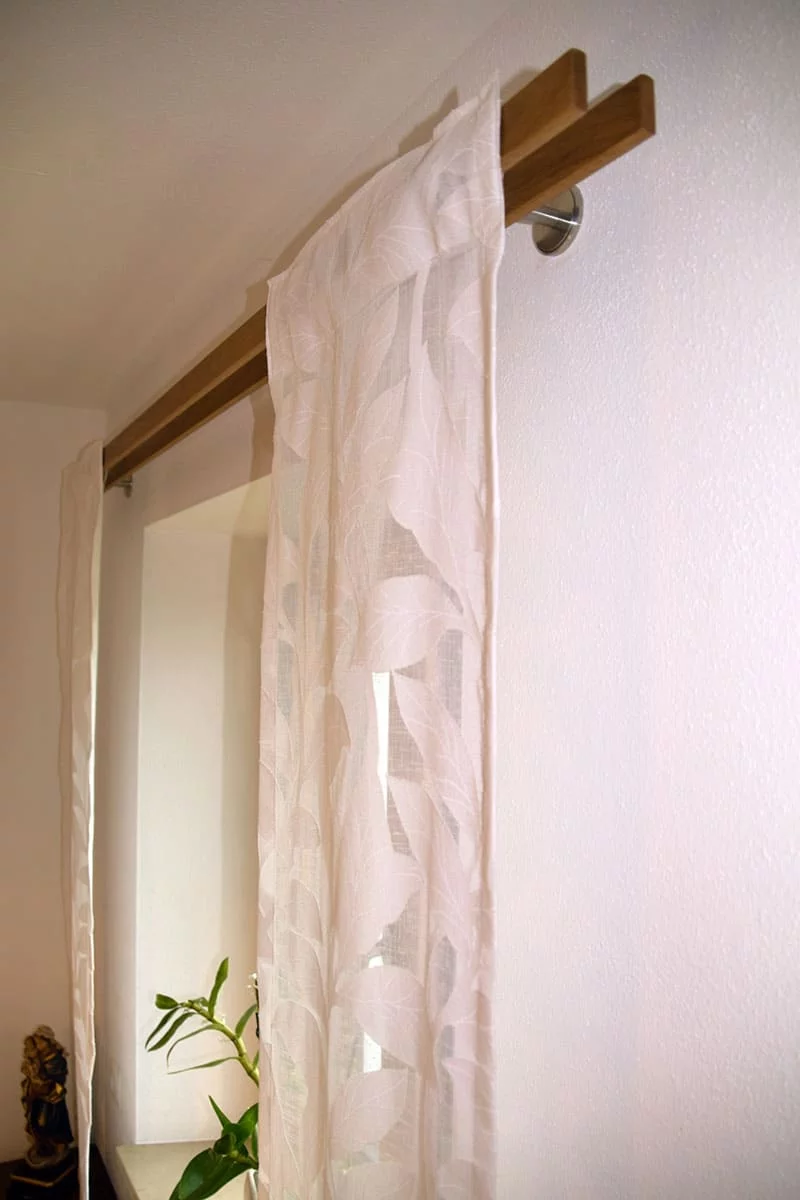 Beispiel_Vorhangstange_Eiche_mit_Edelstahl_Zweilaeufig_Tunnelvorhang_0129_3c Beispiel_Vorhangstange_Eiche_mit_Edelstahl_Zweilaeufig_Tunnelvorhang_0129_3c