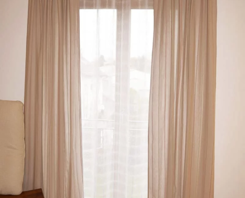 Beispiel_Vorhangstange_Kirschbaum_mit_Edelstahl_Zweilaeufig_Tunnel_und_Oesenvorhang_0082_3c