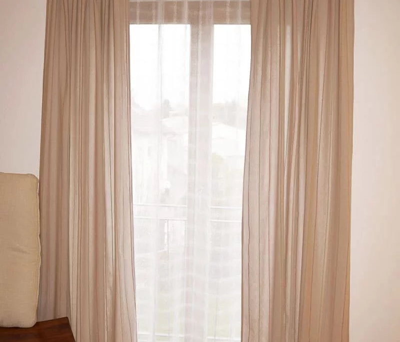 Beispiel_Vorhangstange_Kirschbaum_mit_Edelstahl_Zweilaeufig_Tunnel_und_Oesenvorhang_0082_3c Beispiel_Vorhangstange_Kirschbaum_mit_Edelstahl_Zweilaeufig_Tunnel_und_Oesenvorhang_0082_3c